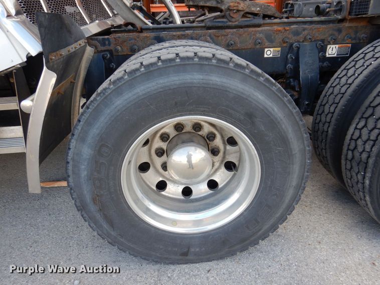 image for item JL9912 2019 Peterbilt 567  semi truck