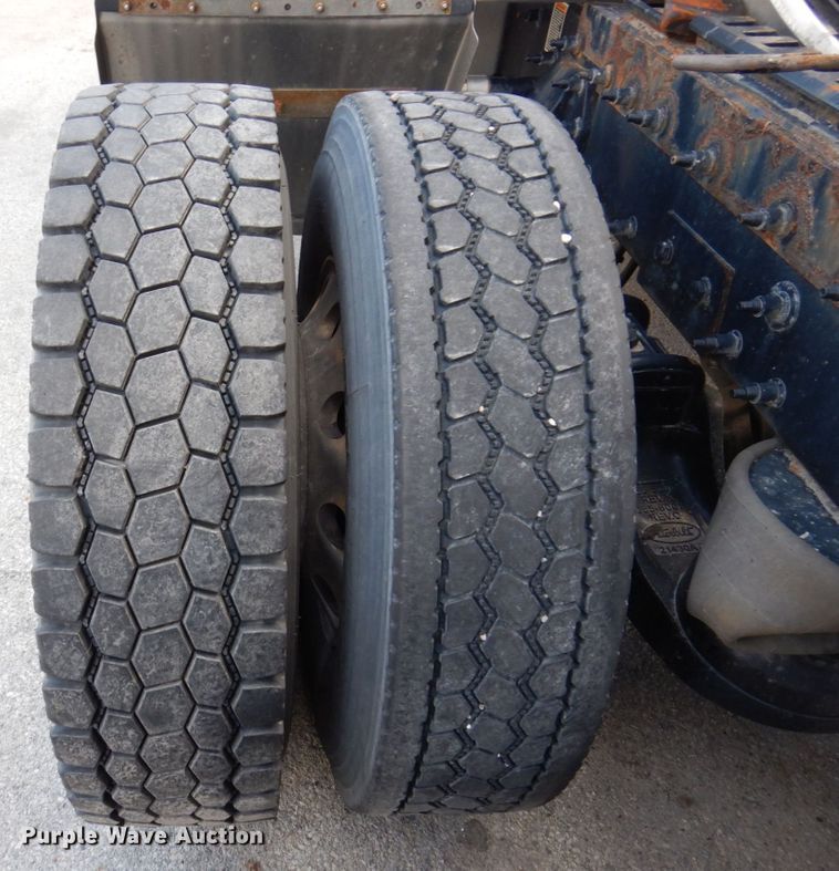 image for item JL9912 2019 Peterbilt 567  semi truck