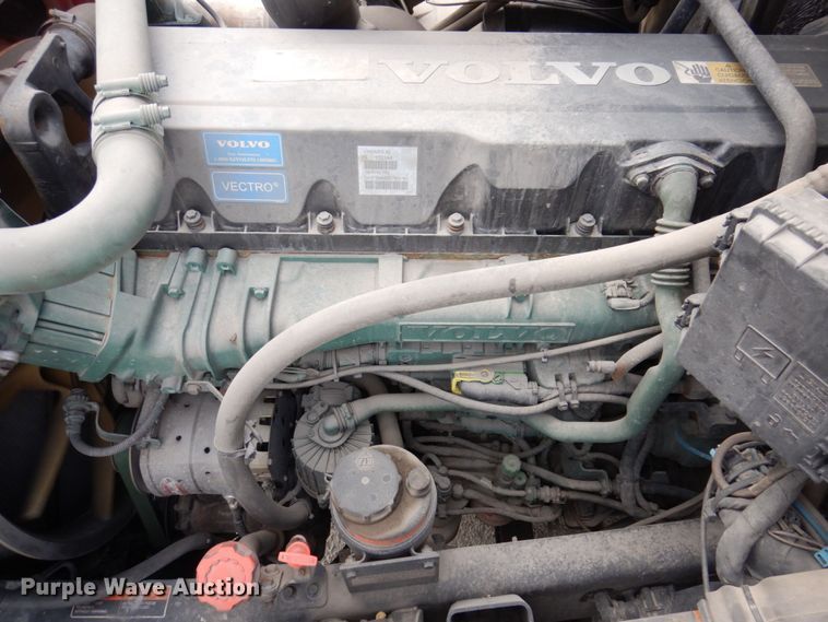 image for item JL9913 2013 Volvo VN  semi truck