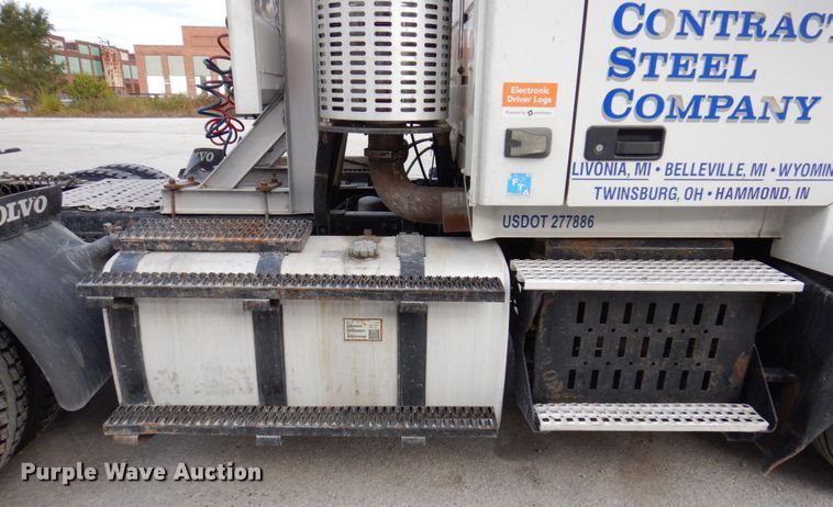 image for item JL9913 2013 Volvo VN  semi truck