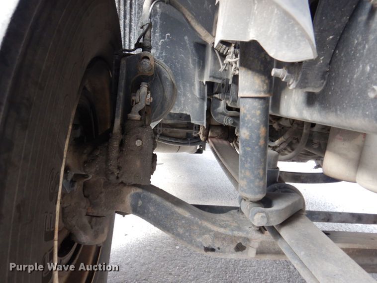 image for item JL9913 2013 Volvo VN  semi truck