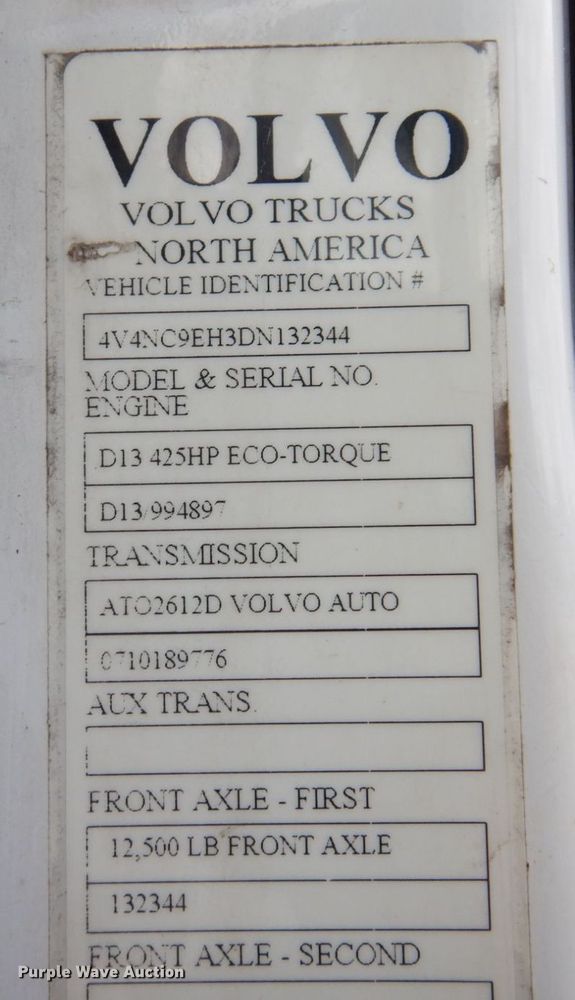 image for item JL9913 2013 Volvo VN  semi truck