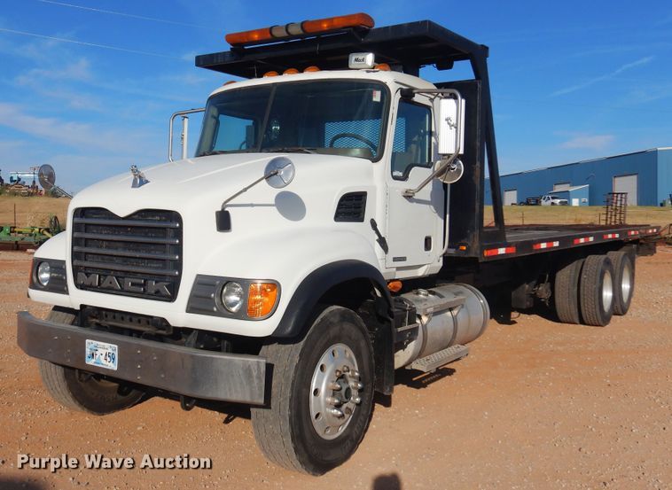 image for item KO9918 2005 Mack CV713  rollback truck
