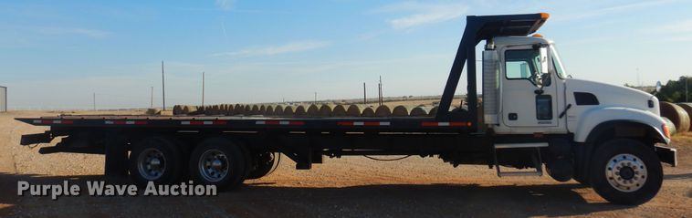 image for item KO9918 2005 Mack CV713  rollback truck