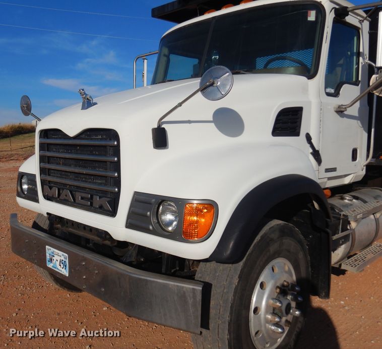 image for item KO9918 2005 Mack CV713  rollback truck