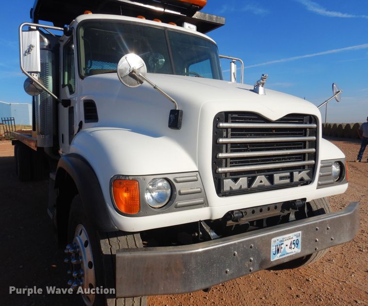 image for item KO9918 2005 Mack CV713  rollback truck