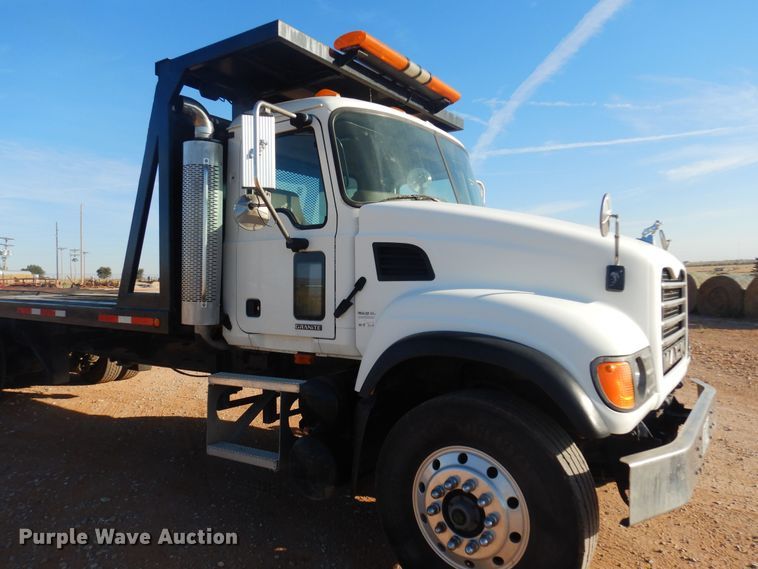 image for item KO9918 2005 Mack CV713  rollback truck