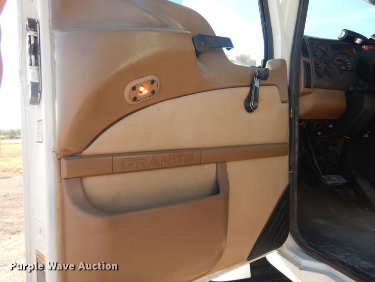 image for item KO9918 2005 Mack CV713  rollback truck