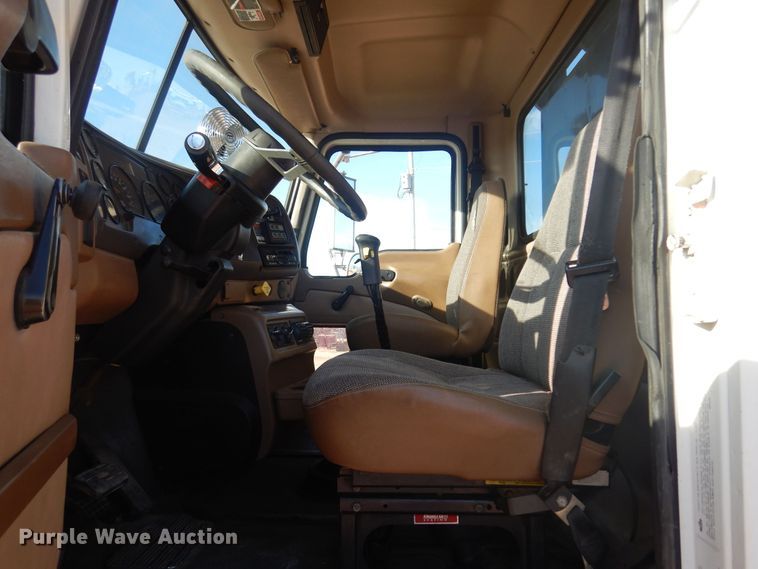 image for item KO9918 2005 Mack CV713  rollback truck