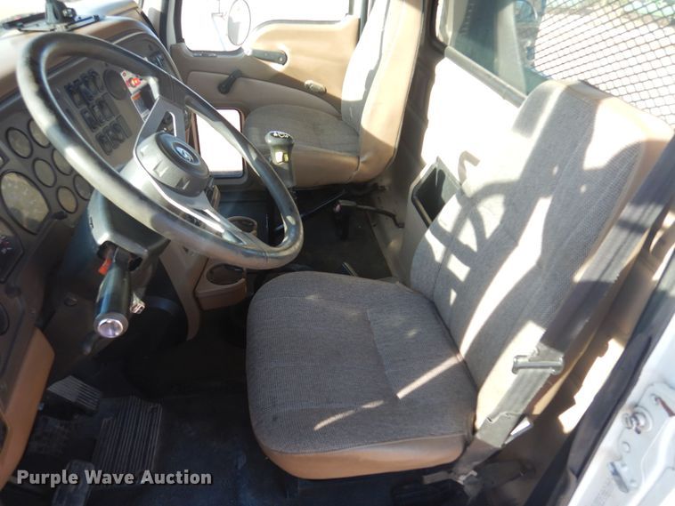 image for item KO9918 2005 Mack CV713  rollback truck