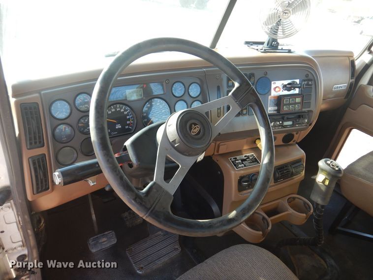 image for item KO9918 2005 Mack CV713  rollback truck