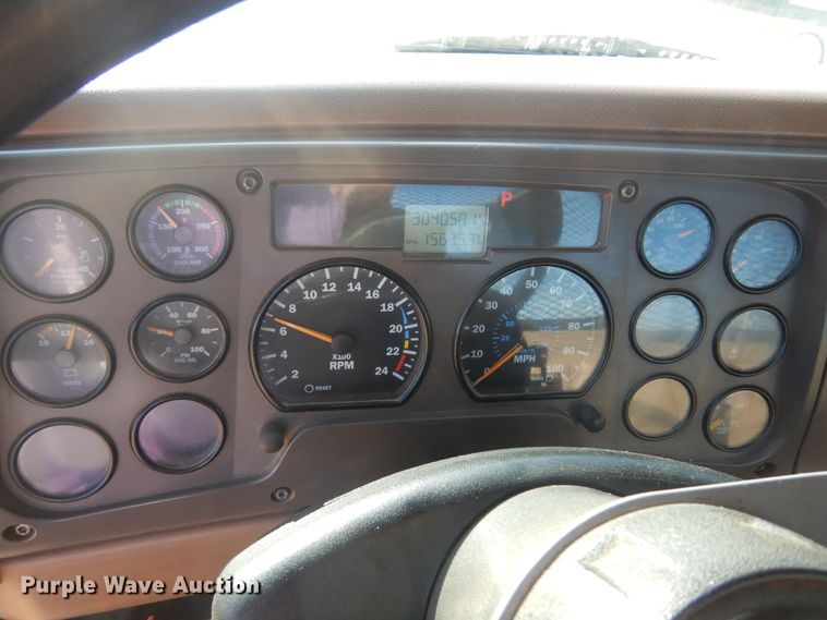 image for item KO9918 2005 Mack CV713  rollback truck