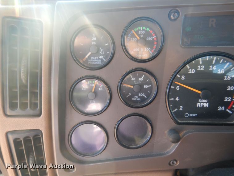 image for item KO9918 2005 Mack CV713  rollback truck