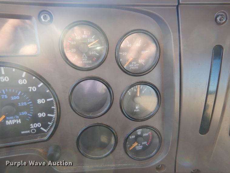 image for item KO9918 2005 Mack CV713  rollback truck