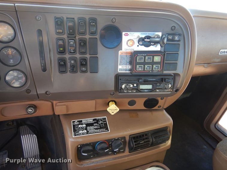 image for item KO9918 2005 Mack CV713  rollback truck