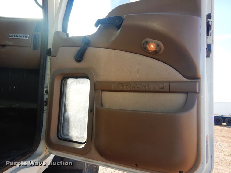 image for item KO9918 2005 Mack CV713  rollback truck