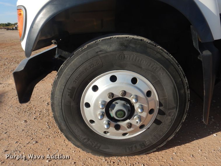 image for item KO9918 2005 Mack CV713  rollback truck