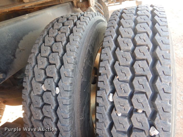 image for item KO9918 2005 Mack CV713  rollback truck