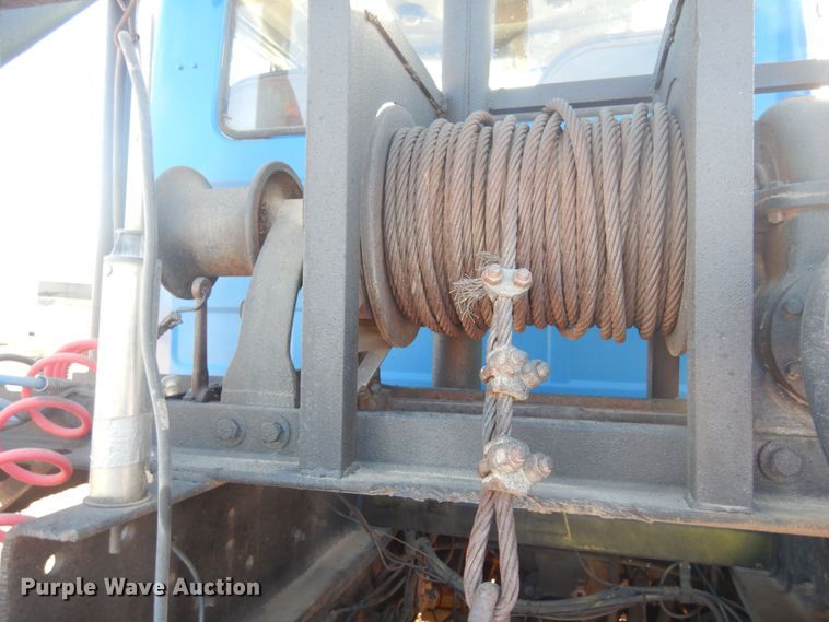 image for item KO9920 1983 Mack 400  semi truck