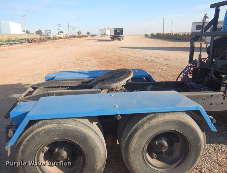 image for item KO9920 1983 Mack 400  semi truck