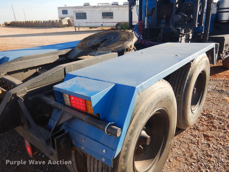 image for item KO9920 1983 Mack 400  semi truck