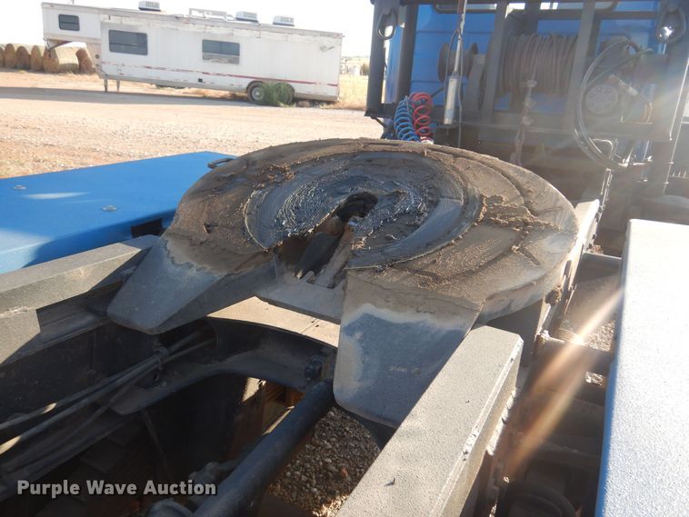 image for item KO9920 1983 Mack 400  semi truck