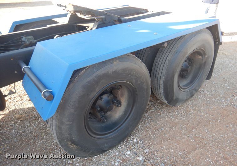 image for item KO9920 1983 Mack 400  semi truck