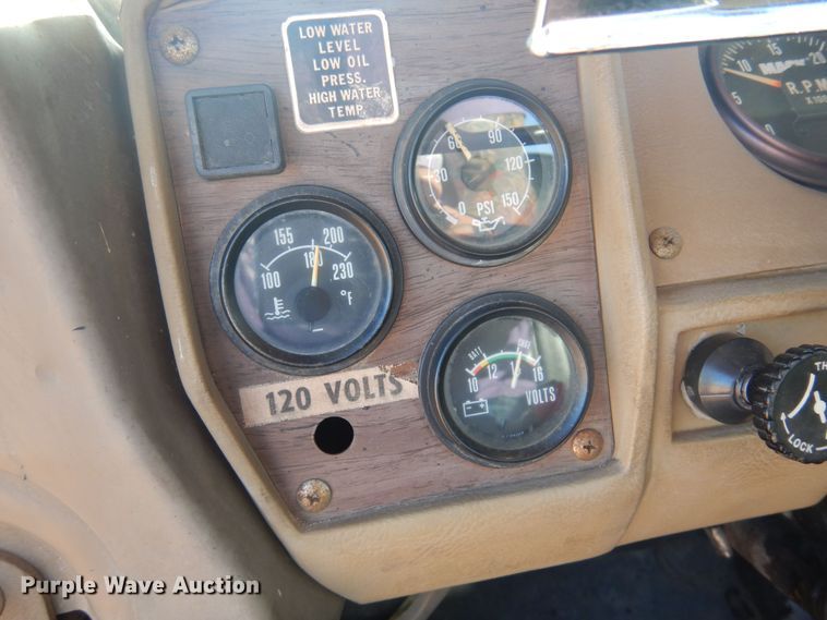 image for item KO9920 1983 Mack 400  semi truck