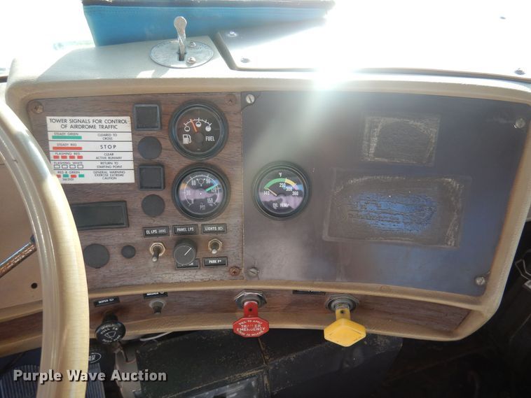 image for item KO9920 1983 Mack 400  semi truck