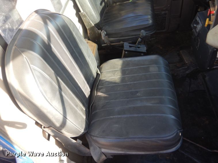 image for item KO9920 1983 Mack 400  semi truck