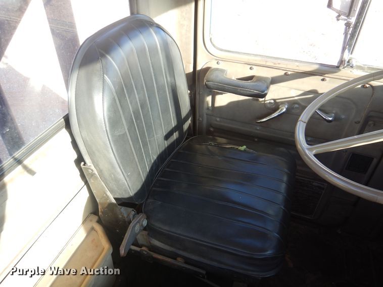 image for item KO9920 1983 Mack 400  semi truck