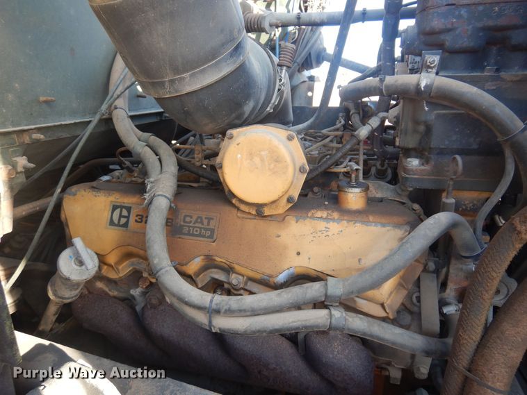 image for item KO9920 1983 Mack 400  semi truck