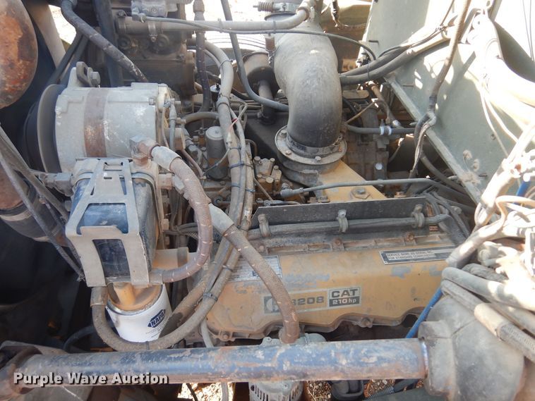 image for item KO9920 1983 Mack 400  semi truck