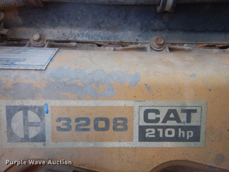 image for item KO9920 1983 Mack 400  semi truck