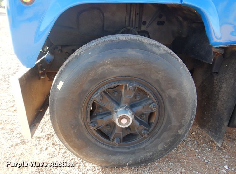 image for item KO9920 1983 Mack 400  semi truck