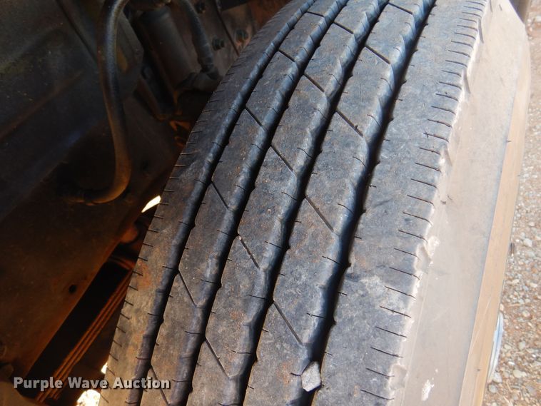 image for item KO9920 1983 Mack 400  semi truck