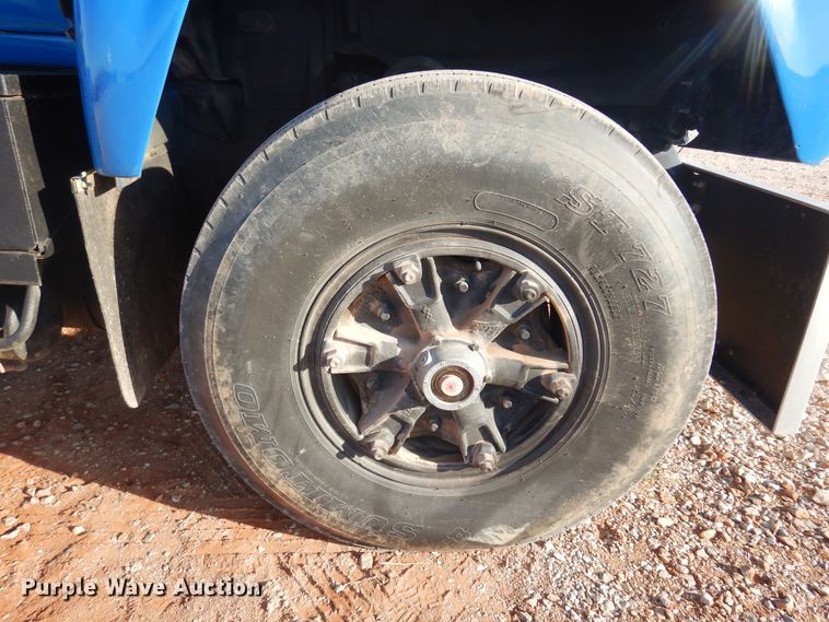 image for item KO9920 1983 Mack 400  semi truck