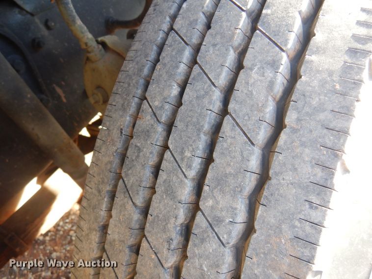 image for item KO9920 1983 Mack 400  semi truck