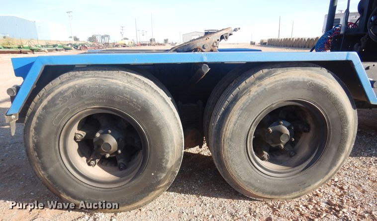 image for item KO9920 1983 Mack 400  semi truck