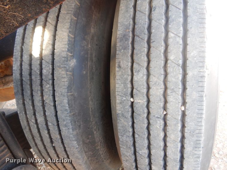 image for item KO9920 1983 Mack 400  semi truck