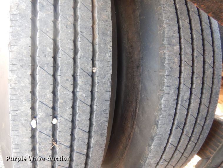 image for item KO9920 1983 Mack 400  semi truck