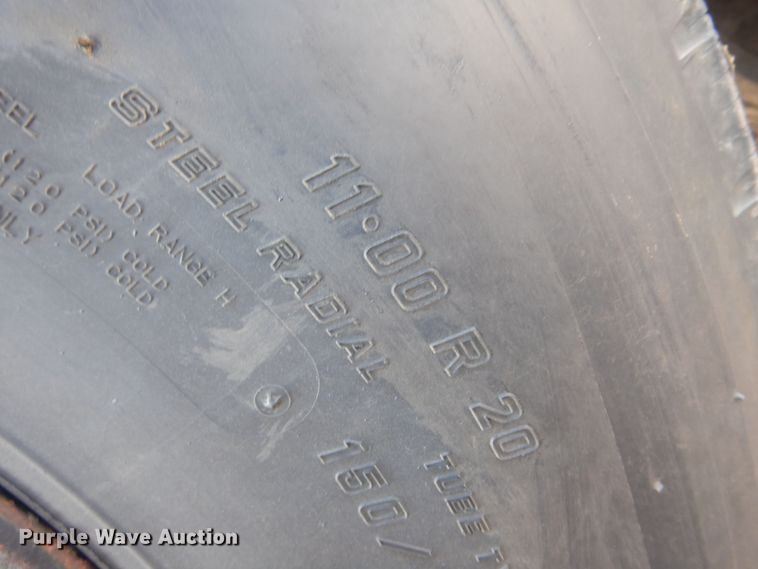 image for item KO9920 1983 Mack 400  semi truck