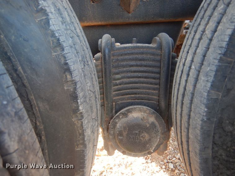 image for item KO9920 1983 Mack 400  semi truck