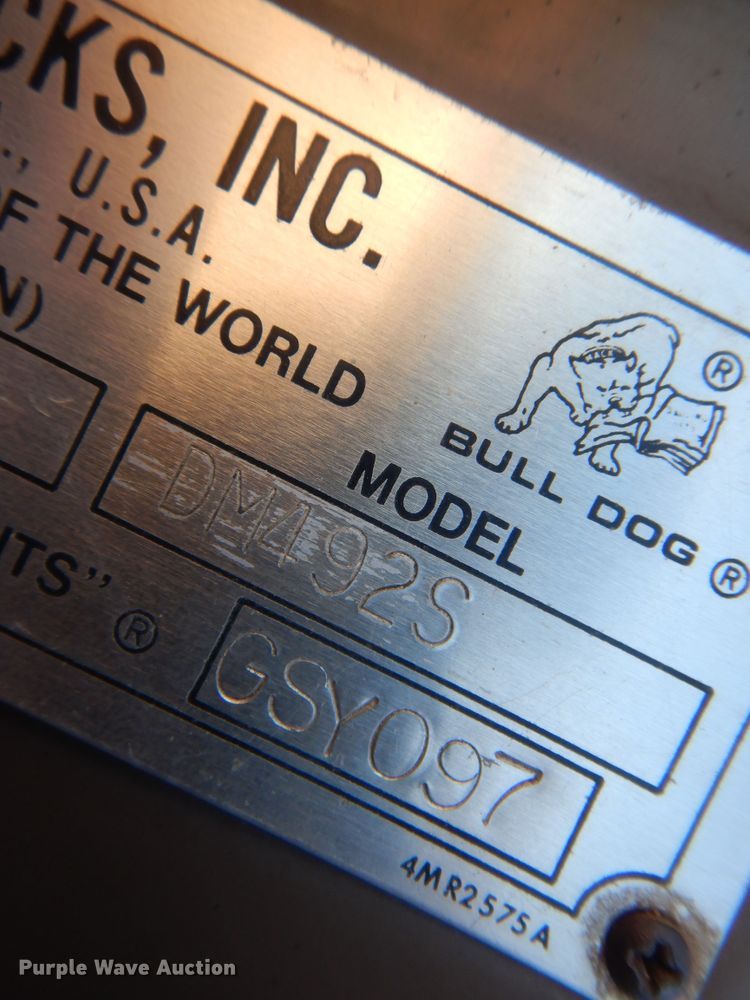 image for item KO9920 1983 Mack 400  semi truck