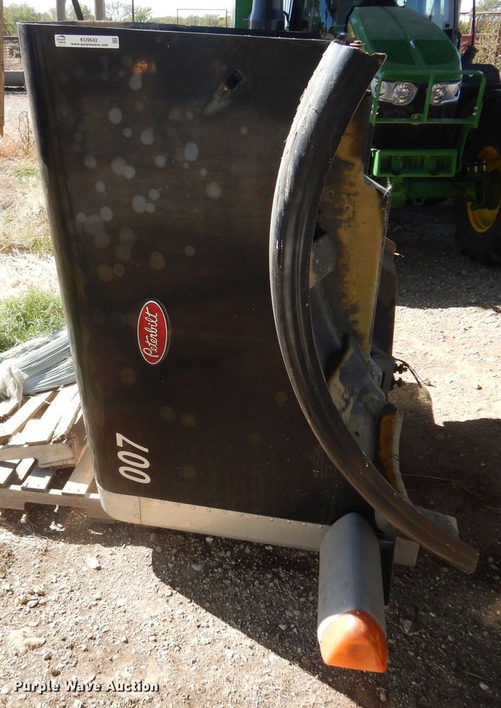image for item KU9642 Peterbilt 378  hood