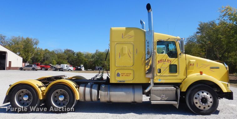 image for item KU9645 2007 Kenworth T800  semi truck