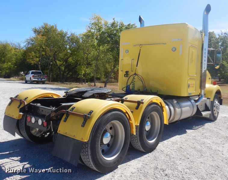 image for item KU9645 2007 Kenworth T800  semi truck