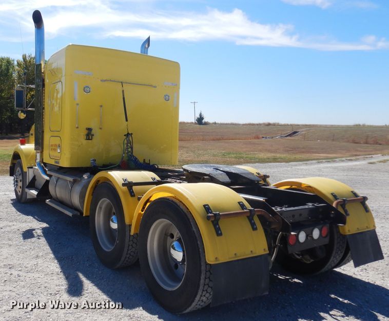 image for item KU9645 2007 Kenworth T800  semi truck