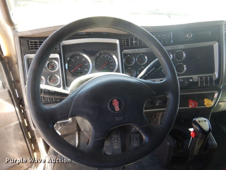 image for item KU9645 2007 Kenworth T800  semi truck