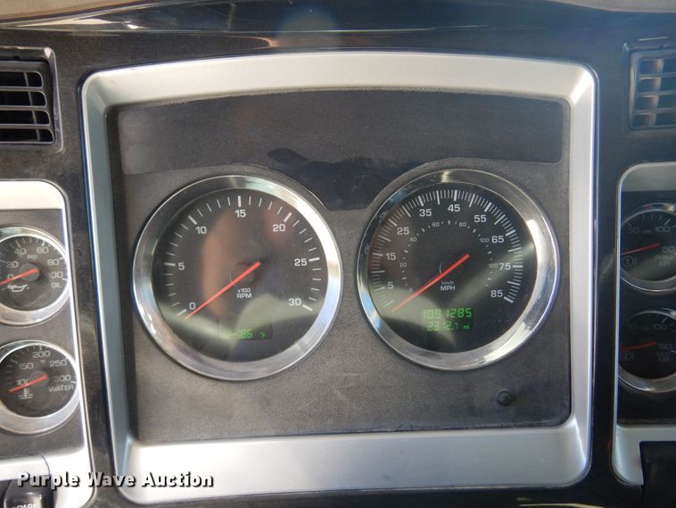 image for item KU9645 2007 Kenworth T800  semi truck